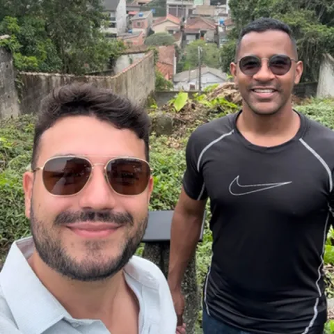Cliente da YouCon com a equipe no terreno